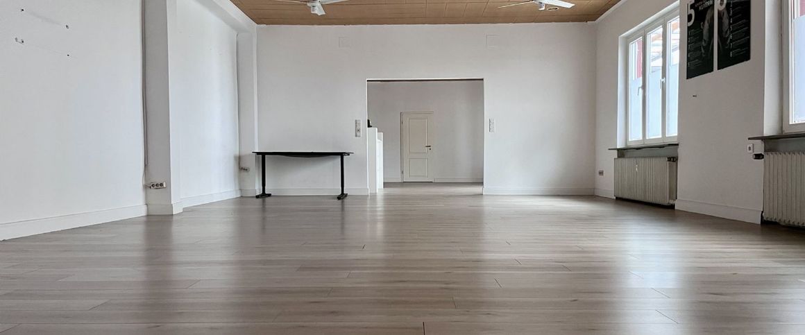 TR.-City, 130 m² Gewerbefläche: Als Schulungsraum, Ausstellungsfläche, Atelier, Großraumbüro o.ä. nutzbar, zzgl.130m² Archiv Lager! - Photo 1