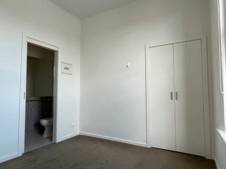 Charming One Bedroom in Heritage Gem - Photo 2