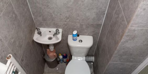 1 bedroom in a flat share to rent - Photo 3