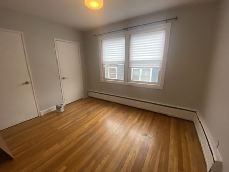 3223 Veith Unit 1 – CHARMING TOP FLOOR 3 BED 1 BATH NORTH END APT AVAILABLE DECEMBER 1ST - Photo 5