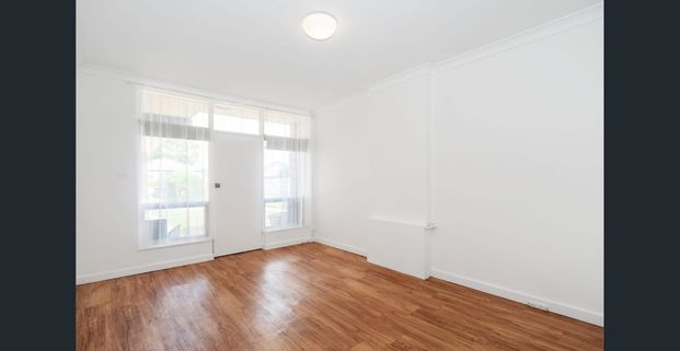 1 Bedroom ground floor walk to beach - Photo 1