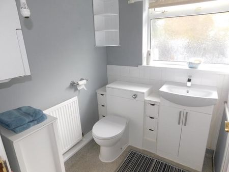 3 bedroom terraced house to rent - Photo 5