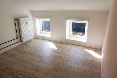 KIEL-BLÜCHERPLATZ: 4-Zimmer-Wohnung über 2 Ebenen (4. +5. OG) mit 2 Balkonen (ohne Fahrstuhl) - Photo 4