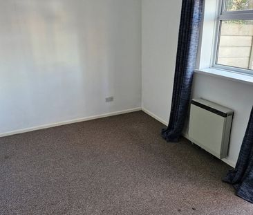 1 Bed Flat, Yarmouth Gardens, SO15 - Photo 3