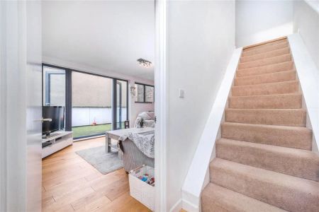 2 bedroom maisonette in Chalk Farm - Photo 4