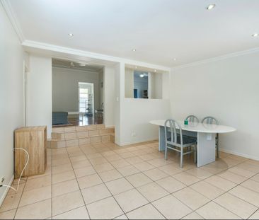 CUTE 3 BEDROOM HOME IN WAVELL HEIGHTS ! - Photo 2