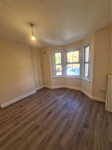 4 bedroom detached house to rent - Photo 2