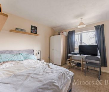 4 bedroom semi-detached house to rent - Photo 4