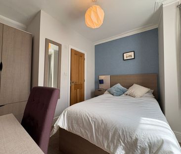 Room in a Shared House, Waverley Road, RG30 - Photo 2