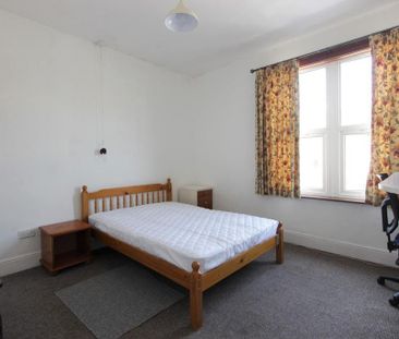 4 bedroom terraced house to rent - Photo 3