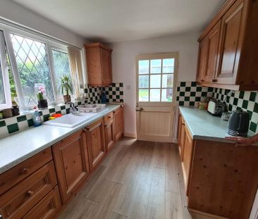 3 bedroom end of terrace house to rent - Photo 3