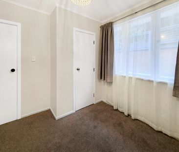 Beautifully renovated 3-bedroom family home. - Photo 6