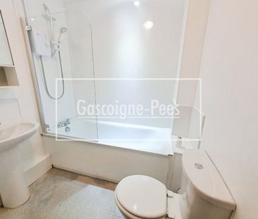 Farnham Town Centre - Photo 5