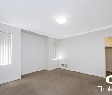 Modern Townhouse - Photo 5