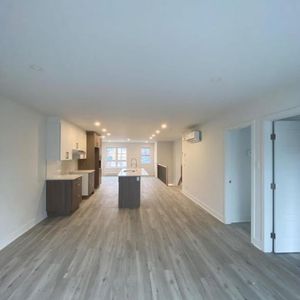 5 1/2 - Longueuil (Saint-Hubert) - 2 200 $/mois - Photo 2