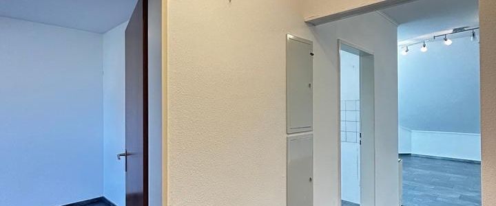 Schöne 2 Zimmer Dachgeschoss Wohnung mit Balkon in Recklinghausen zu vermieten - WBS ERFORDERLICH - Photo 1