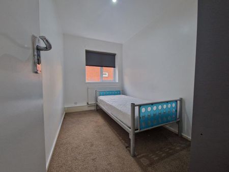 4 bedroom detached bungalow to rent - Photo 2