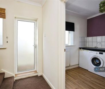 2 bedroom end of terrace house to rent - Photo 3
