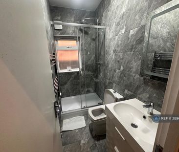 1 bedroom in a house share to rent - Photo 6