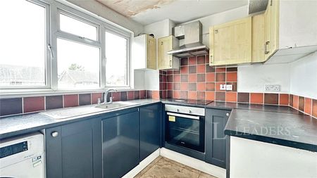 5 bedroom house to rent Brendon Avenue, Luton, Bedfordshire, LU2 - Photo 5