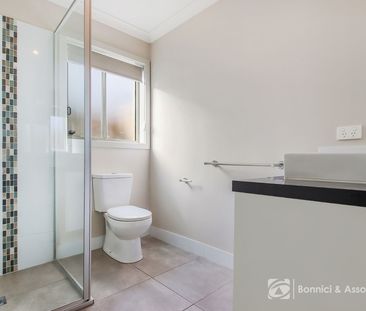 SPACIOUS, COMFORTABLE LIVING IN A PRIME WODONGA LOCATION - Photo 3