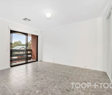 LIGHT-FILLED KENSINGTON TOWNHOUSE - Photo 3