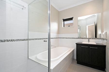 Expansive Family Living with Dual Zones & Alfresco Entertaining - Photo 5