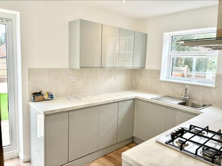 Bitterne Road West, Southampton - Photo 3