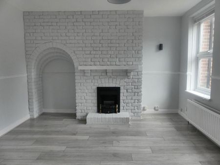 Castlecombe Road, London, SE9 - Photo 2