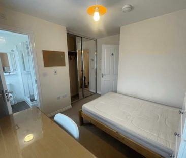 Room in a Shared House, Cherry Tree Drive, CV4 - Photo 1
