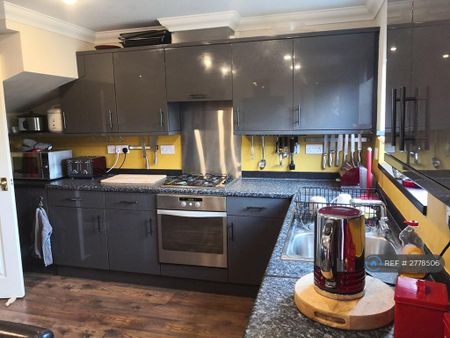 1 bedroom in a house share to rent - Photo 5