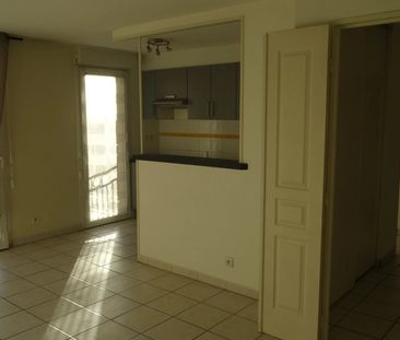 Location Appartement 2 pièces 41m² ST LAURENT DU VAR 06700 - Photo 3