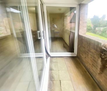 2 bedroom flat to rent - Photo 2