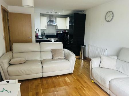 2 bedroom flat to rent - Photo 2