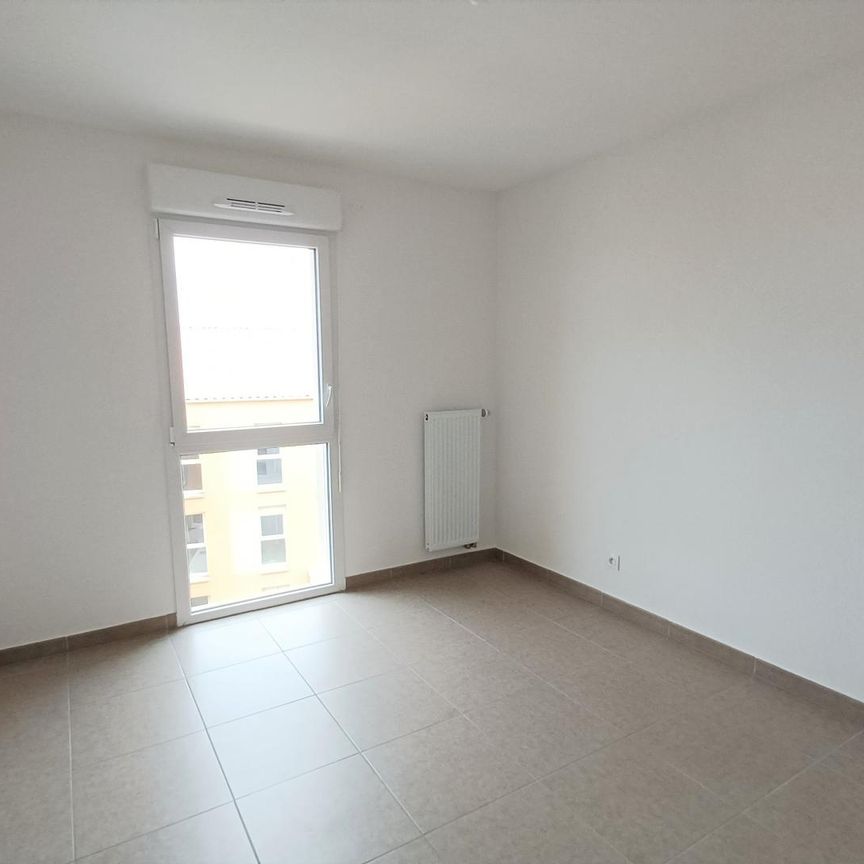 location Appartement T2 DE 42.77m² À PORT DE BOUC - Photo 1