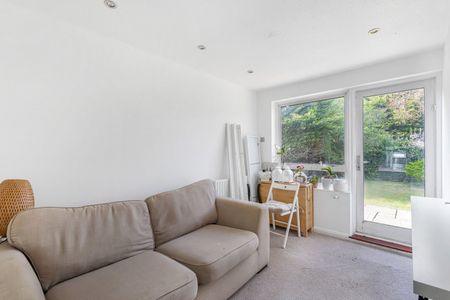 Shilburn Way, Woking, Surrey, GU21 3PA - Photo 2