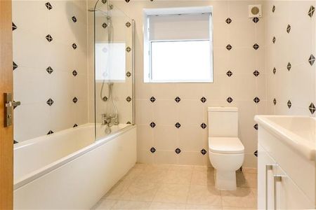 4 bedroom semi-detached house to rent - Photo 4