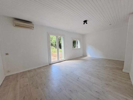 Location - Maison de ville T2, rénovée, de 51 m² environ avec extérieur privatif - Photo 1