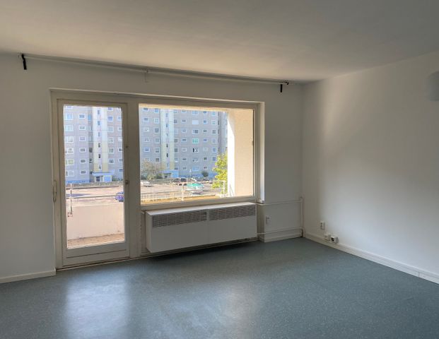 Helles Zimmer mit Balkon innerhalb einer 3er-WG // 3.OG li, Zi 0150 - Foto 1