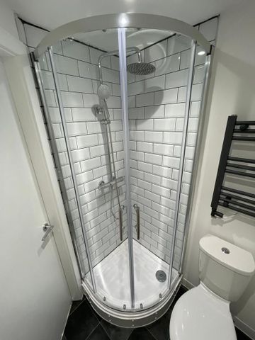 8 bedroom house of multiple occupation to rent - Photo 5