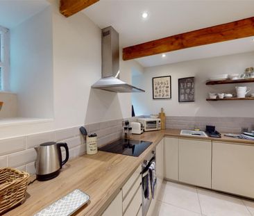 2 bedroom Flat To Let - Photo 1
