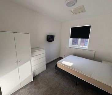 1 bedroom Flat To Let - Photo 3