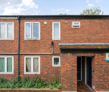 Maisonette to rent - Basswood Close, London, SE15 - Photo 2