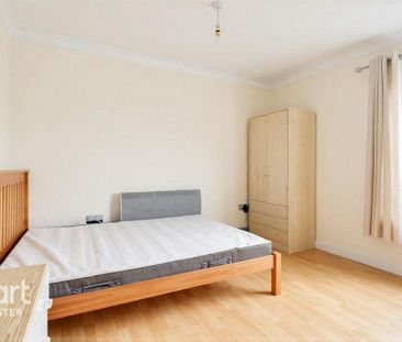 1 bedroom in a flat share to rent - Photo 2