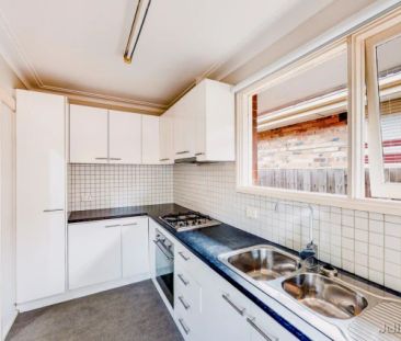 3 Bed, 1 Bath - Photo 6