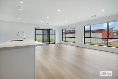Spacious & Stylish Family Home with All the Extras! - Photo 4