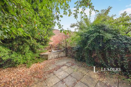 3 bedroom house to rent Grayshott Road, PO4 - Photo 3