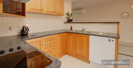 CLASSY TOWNHOUSE in WEIR PARK - Photo 5