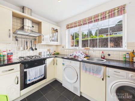 21b Dundonald Heights, Dundonald, Belfast, BT16 1XL - Photo 4