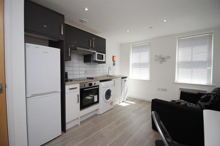 Studio to rent - Photo 3